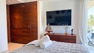 Luxury Vallarta Marina 1BR, 180° Balcony & Golf Views