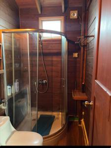 Stay in Greater Noida, Green Verandah 1BHK Wooden House