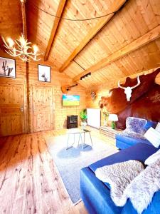 Rustic Western Ranch House with private garden and jacuzzi between Amsterdam Haarlem and Schiphol Airport