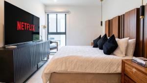 LUX 2-Storie 3-BDR , 3.5 Bath Penthouse
