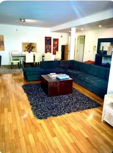 Flat near the beach with Pool for 8