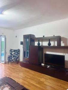 Flat near the beach with Pool for 8