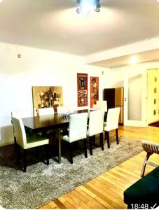 Flat near the beach with Pool for 8