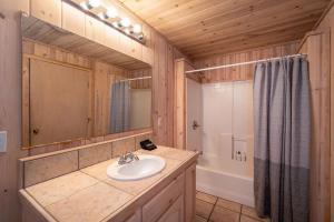 Sequoia Meadows Fire Pit + Hot Tub + AC