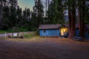 Sequoia Meadows Fire Pit + Hot Tub + AC