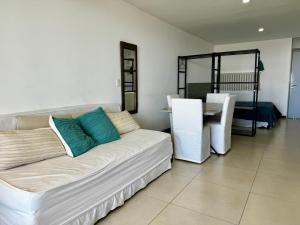 Estudio Dos Orillas