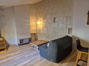 Appartement F4 au sein dun domaine du 17e siècle rénové