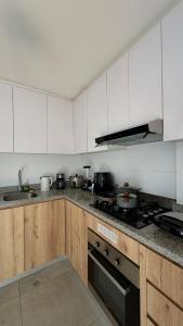 Modern apartment Bordering San Isidro View balcony