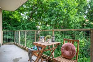 Atp w-Balcony & AC, by the River I cohost