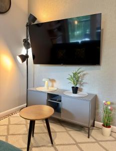 NEW APARTMENT near METRO & BIG MALL in Green Oasis - Free Public Parking