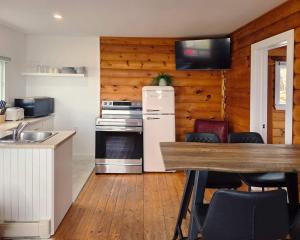 Hunts Point 2-BR Coastal Retreat - Cottage # 1