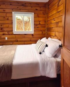 Hunts Point 2-BR Coastal Retreat - Cottage # 1