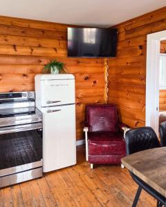 Hunts Point 2-BR Coastal Retreat - Cottage # 1