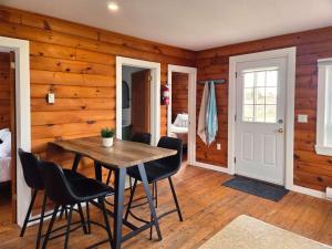 Hunts Point 2-BR Coastal Retreat - Cottage # 1