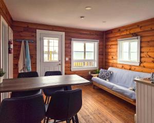 Hunts Point 2-BR Coastal Retreat - Cottage # 1