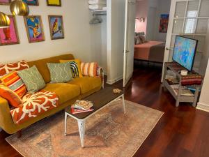 Central 1br 1ba SA Casita w full kitchen & patio
