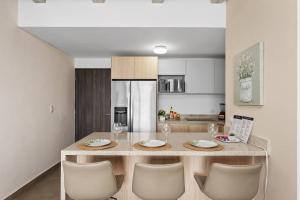 Apt with Sierra Madre views – 2 Bedrms – Amenities