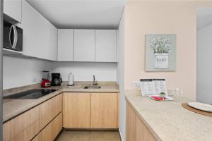 Apt with Sierra Madre views – 2 Bedrms – Amenities