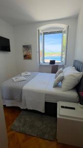 Beach House Tisno whit Sea View