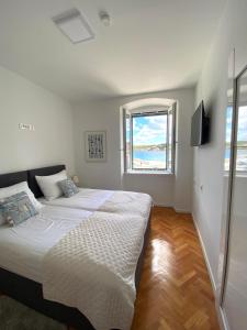 Beach House Tisno whit Sea View