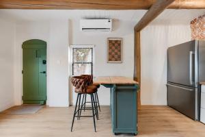 Homey Studio in Manitou Springs Walk Downtown