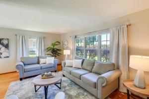 Great for Families! Omaha Getaway w Yard & Deck