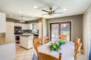 Great for Families! Omaha Getaway w Yard & Deck