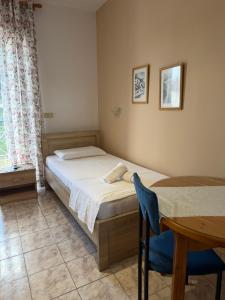 Onis Apartments