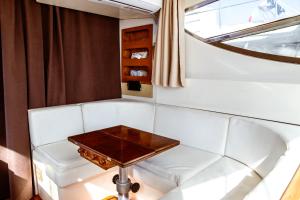 BALI house boat