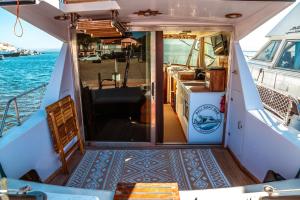 BALI house boat