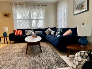 Mid-Century Retreat VR24-00083