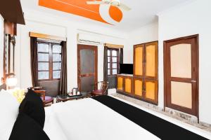 HOTEL O 4 SQUARE A LUXURY ROOMS NEAR RDC MAIN MARKET