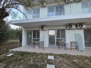 Vasiliki Apts