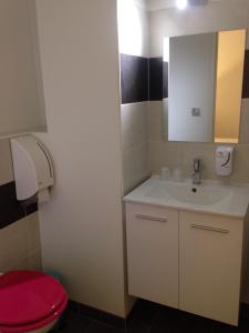 Hotels Hotel-Restaurant Du Port : Chambre Double Sans Vue