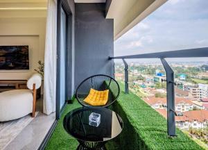 Classy 1BR Lavington - Fast WiFi, Heated Pool, Gym