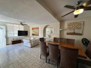 3-Bedroom House in Ixtapa with Pool and Parking