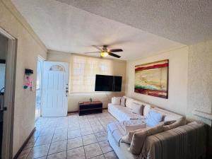 3-Bedroom House in Ixtapa with Pool and Parking