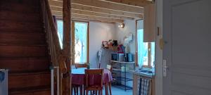 Gîte cosy avec Jacuzzi Etang babyfoot et rivière