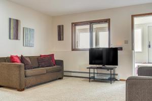 6 Mi to Kenai Beach! Cozy Ocean-View Escape