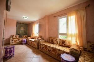 Spacious apartment, pool, beach, basement parking