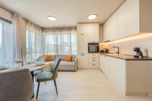 Infinity Sea View Luxury Apartment & Free parking
