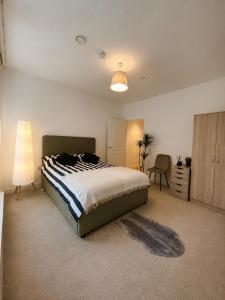 Modern Double Room Next US Embassy in Central London