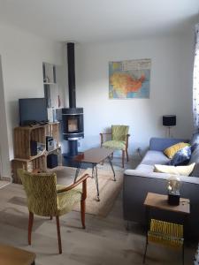Maison des copains - commerces à pieds - jardin clos