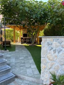 Legacy apartment 1 with privat jacuzzi and apartment 2 with BBQ