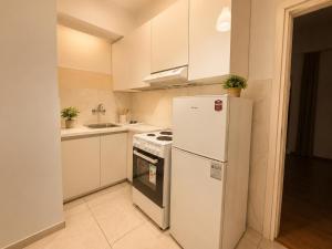 2 bedroom apartment 300 meters metro Aghios loanis