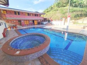 Finca Bella Vista con Salón Piscina Jacuzzi y Vista Panorámica