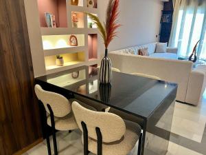 Beachside Designer Apartment with Sunny Terrace