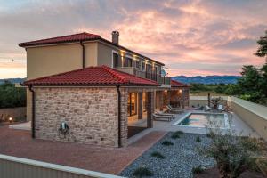 NEW Villa Bombovi dvori with Pool, Gym & Sauna