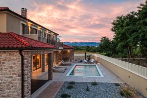 NEW Villa Bombovi dvori with Pool, Gym & Sauna