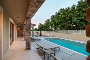 NEW Villa Bombovi dvori with Pool, Gym & Sauna